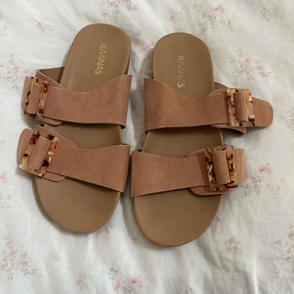New without box Kaanas sandals size 8